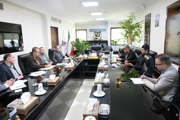 نشست مشترک عضو کمیسیون عمران مجلس و سرپرست ایزیپو برای رفع موانع زیرساختی شهرک‌های صنعتی
